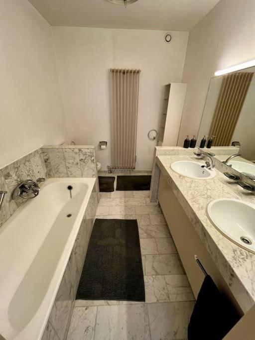 Big Apartment With Parking In Antwerpen Eksteriør billede