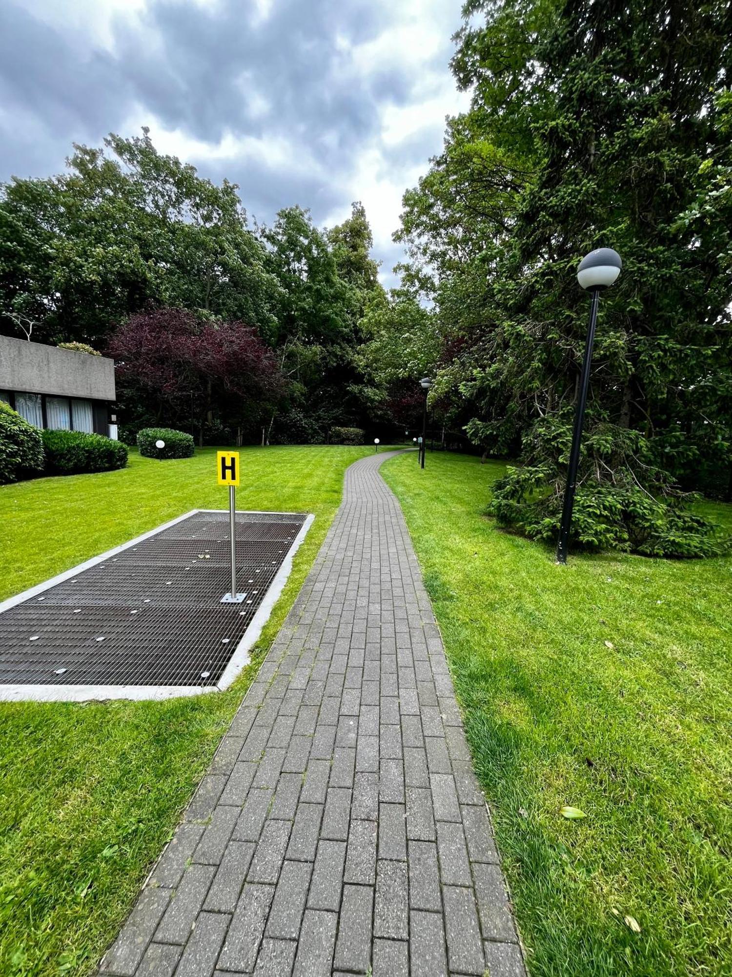 Big Apartment With Parking In Antwerpen Eksteriør billede