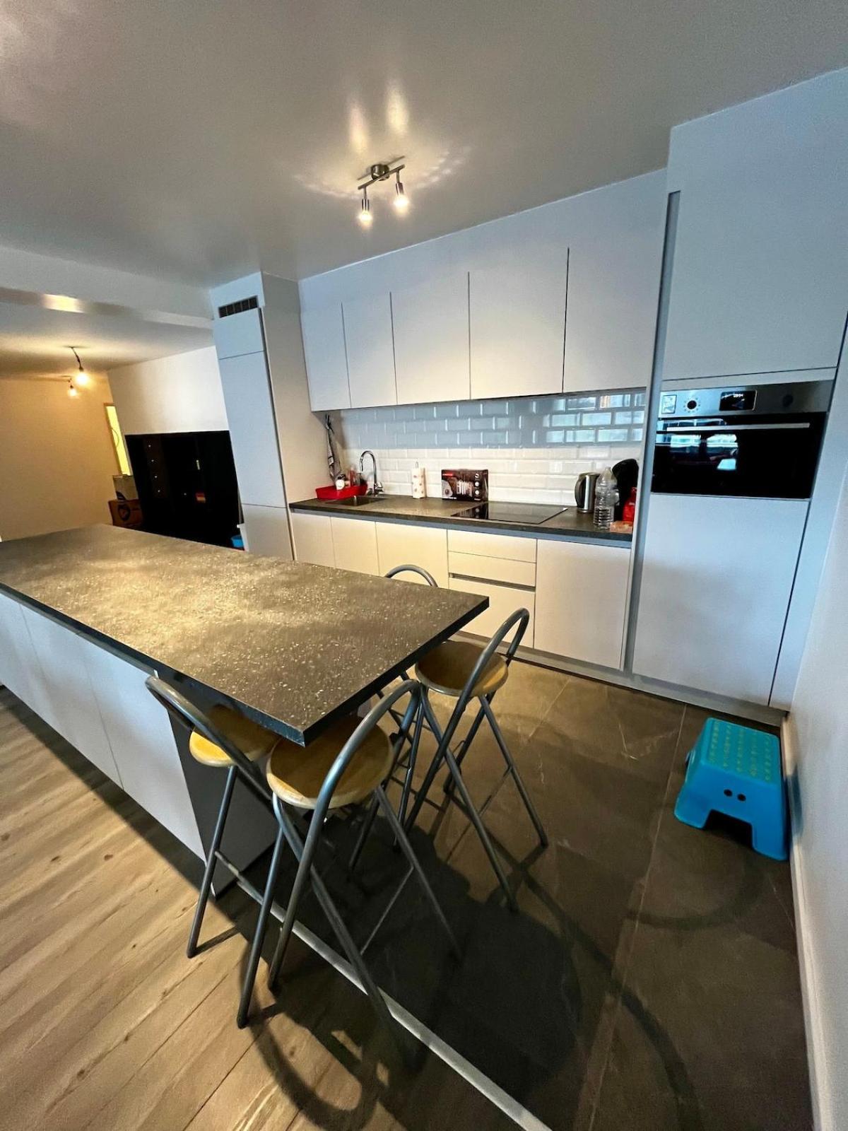 Big Apartment With Parking In Antwerpen Eksteriør billede